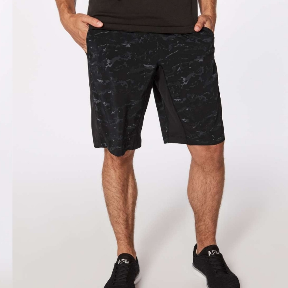 Lululemon T.H.E. Short 9" *Linerless Camo Navy/Black Multi size small